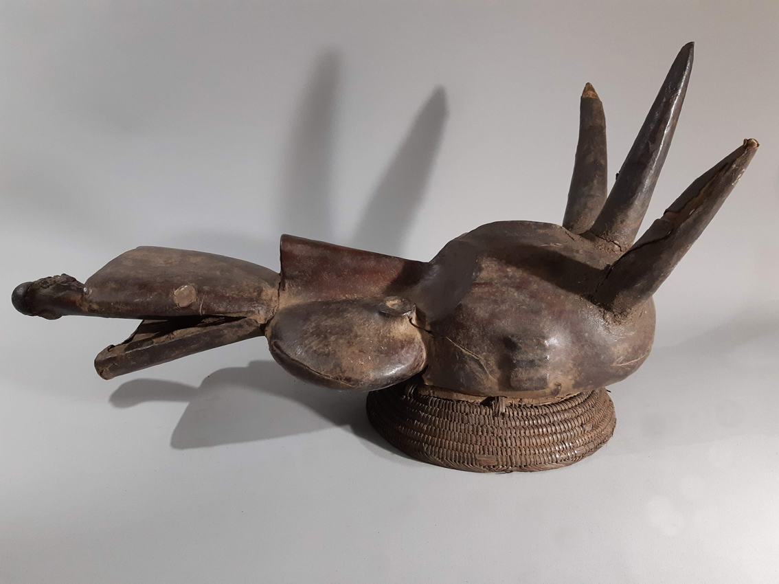 Cimier zoomorphe Ekoï à trois cornes – Nigeria Cimier zoomorphe Ekoï à trois cornes – Nigeria