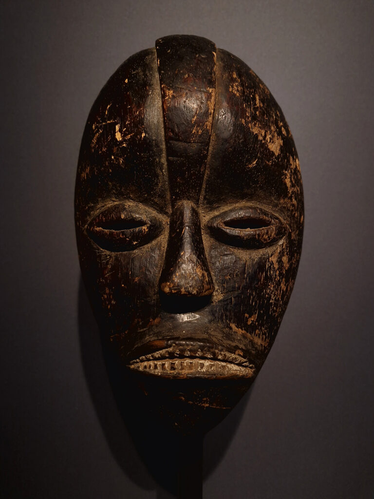 Masque à patine sombre, Afrique occidentale (173afr)