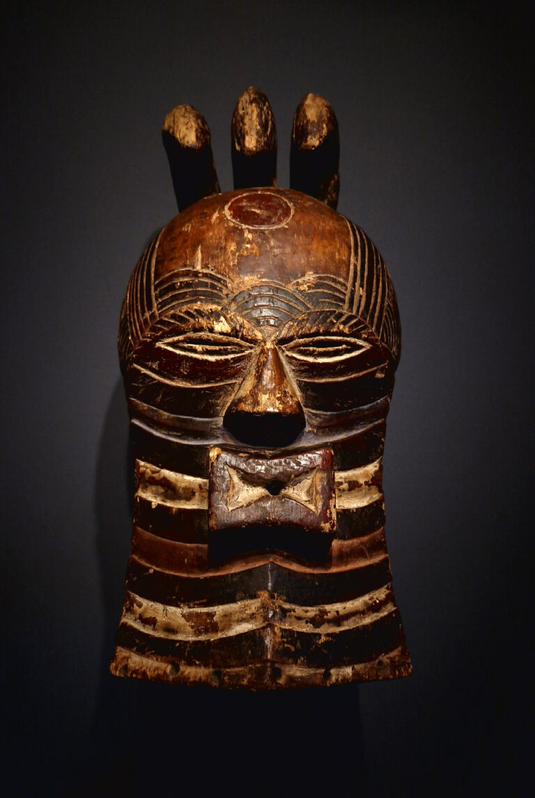 RDC Zaïre. Important masque Songye (275afr)