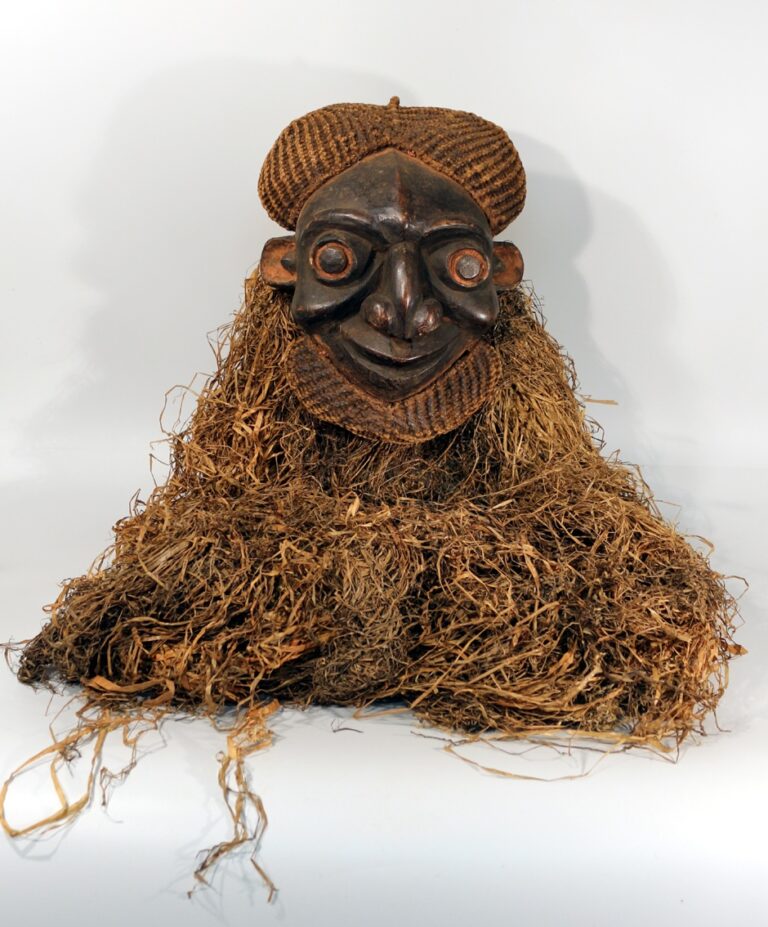 Cameroun. Important masque de danse Bamiléké (401afr)
