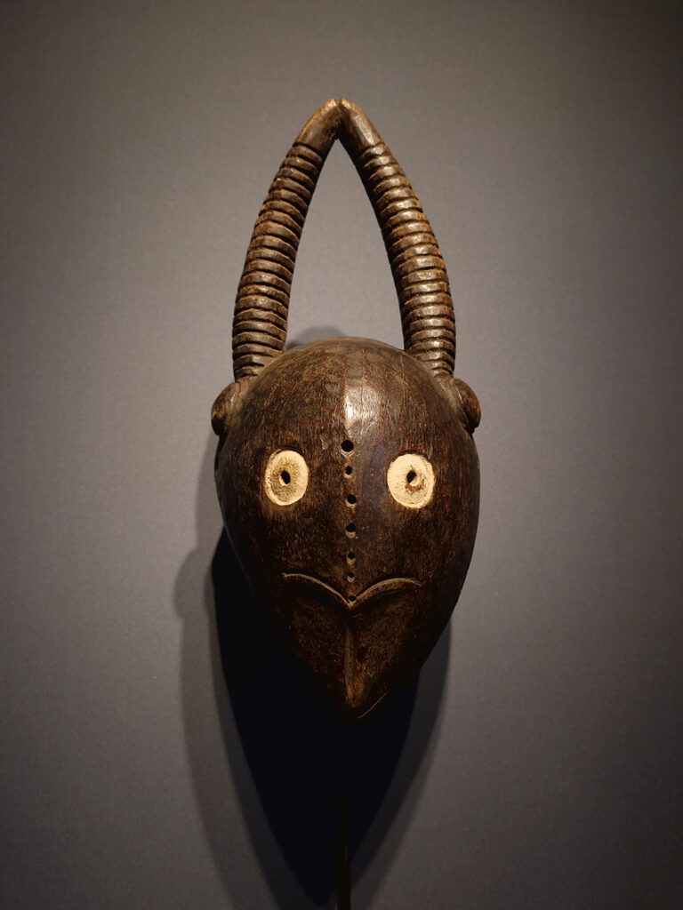Afrique occidentale. Masque zoomorphe à cornes (43afr)